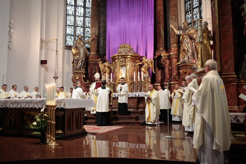 Msza św. Krzyżma w katedrze opolskiej.