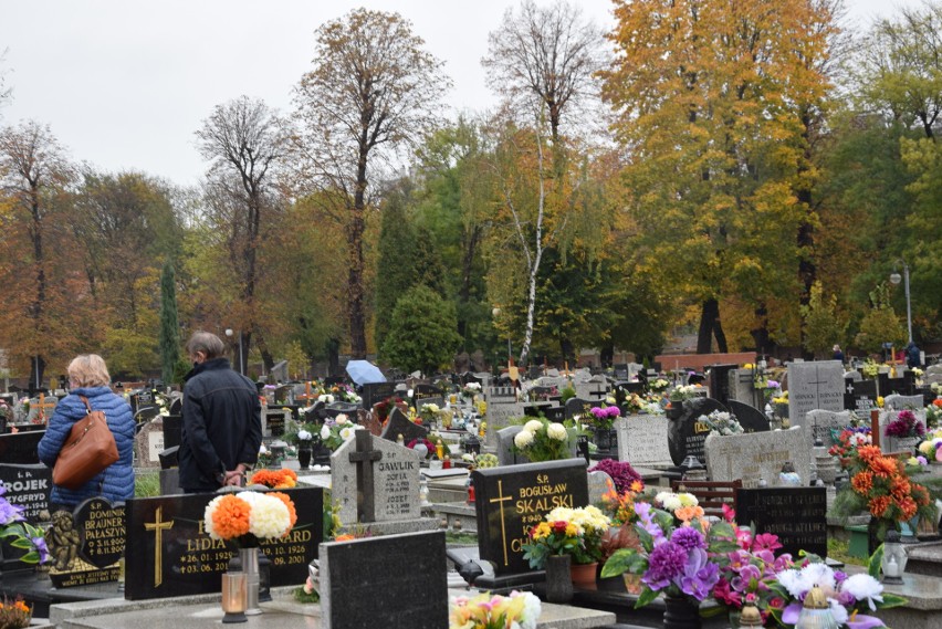 Cmentarz parafii św. Jadwigi Śląskiej w Chorzowie....