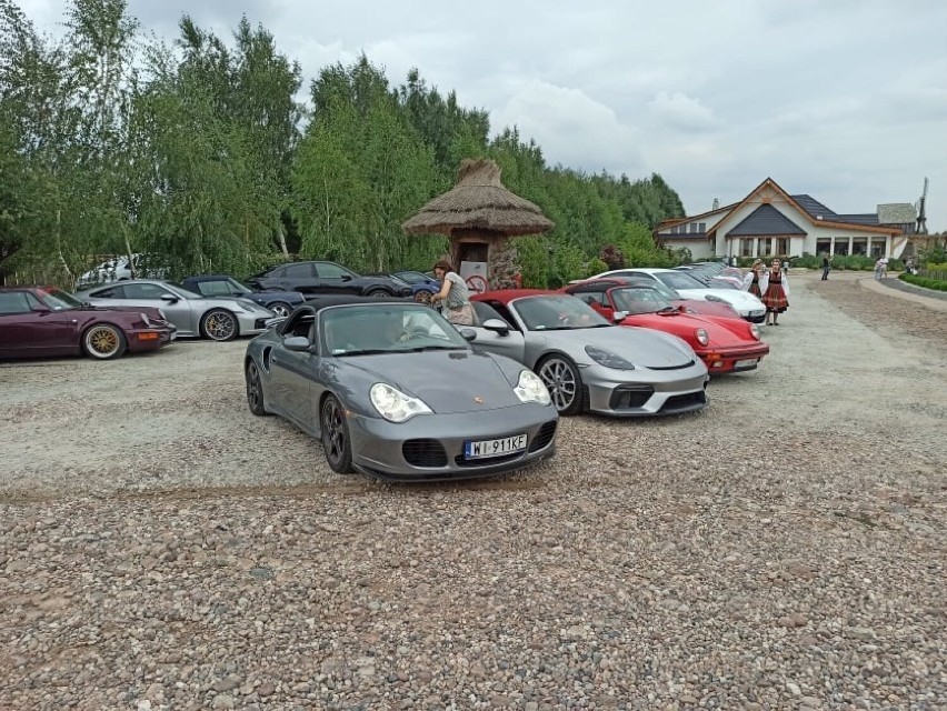 Parada Porsche w Skansenie Bicz pod Koninem