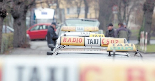 Okazuje się, że zamawiając taksówkę, możemy sobie zastrzec, czy chcemy kierowcę palącego, czy nie.