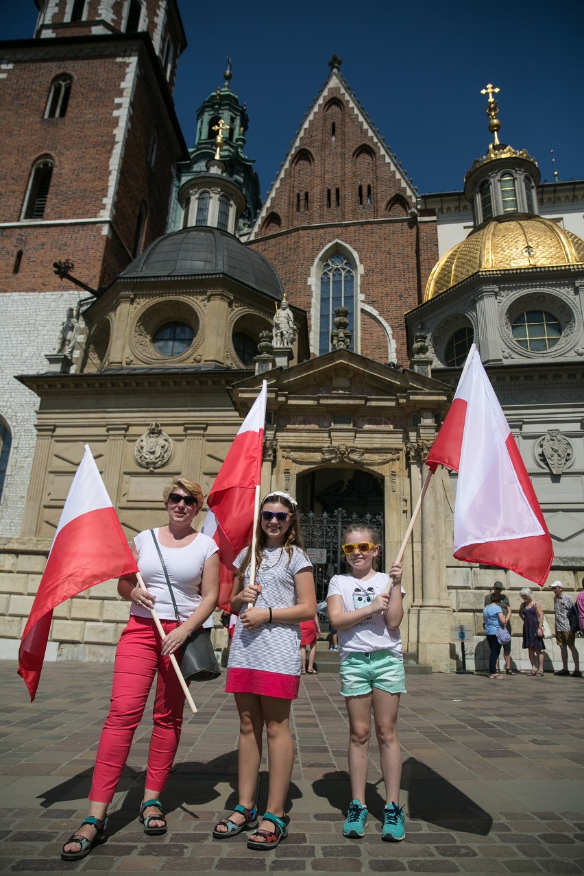 Kraków świętował rocznicę uchwalenia Konstytucji 3 Maja. Pochód patriotyczny [ZDJĘCIA]
