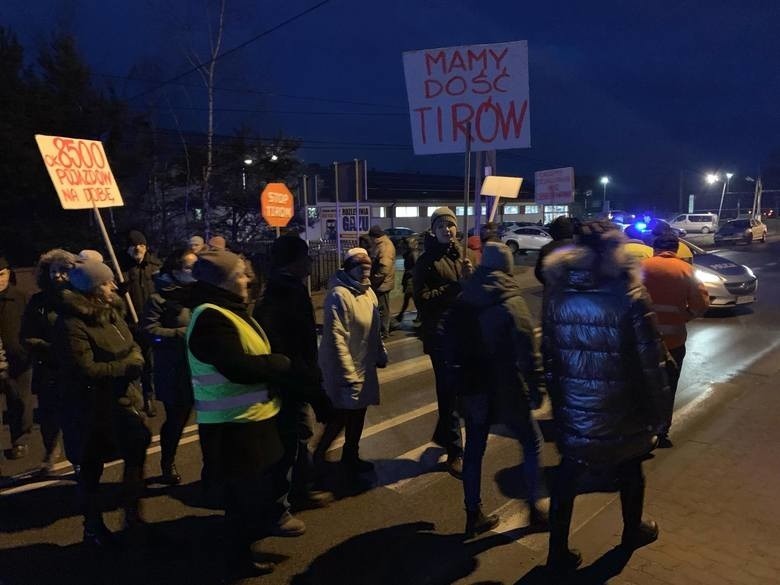Kolejne protesty w Brzezinach i Morawicy. Blokady na drogach 73 i 763. Wyznaczono objazdy [MAPA]