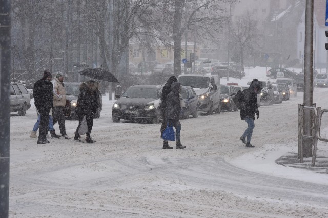 Uwaga, opady śniegu. Pogodę w Polsce i Europie będzie kształtować rozległy układ niżowy.