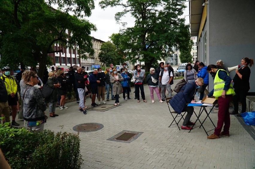 Zdjęcie z sierpniowego protestu przedsiębiorców przed...