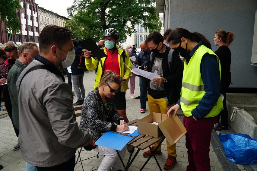 Zdjęcie z sierpniowego protestu przedsiębiorców przed...