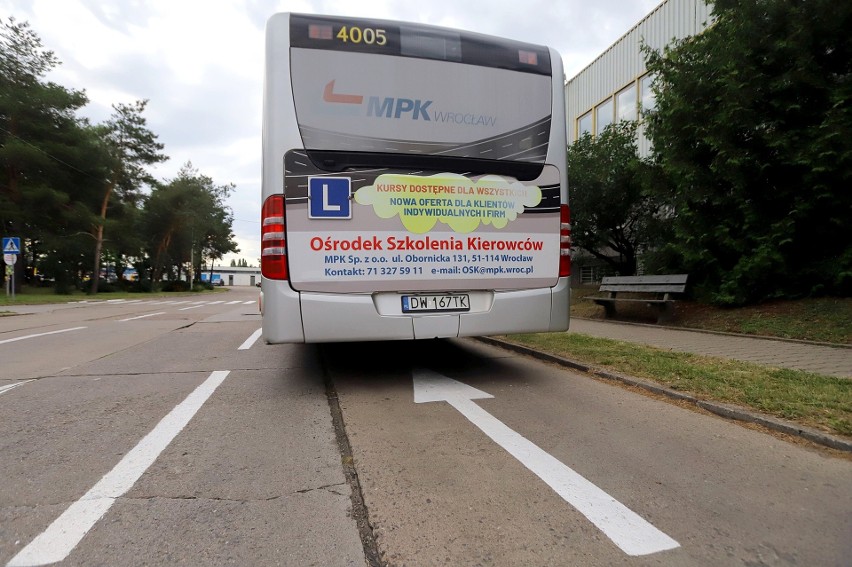 Wrocławskie MPK szuka kierowców. Za kierownicę autobusów...