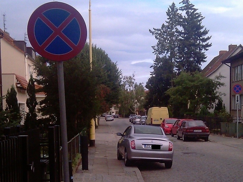 Chamskie parkowanie na ul. Leszczyńskiego