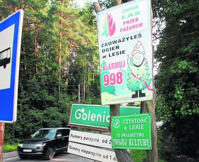 "Chroń las przed pożarem" zaleca tablica w Zagnańsku.