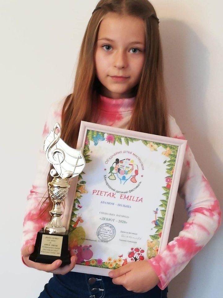Podwójny międzynarodowy sukces Emilii Piętak ze szkoły w Adamowie w gminie Brody (WIDEO, ZDJĘCIA)