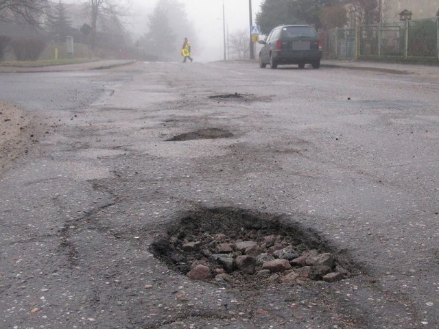 Na tym odcinku ulicy Kujawskiej w Miastku zostanie położony nowy dywanik asfaltowy. 