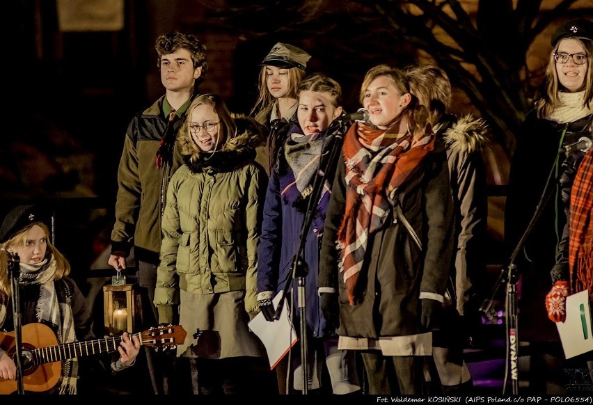 Kwidzyn: Spotkanie opłatkowe na placu przed teatrem [ZDJĘCIA]