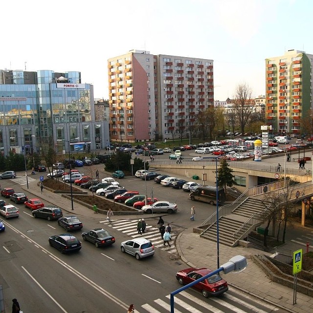 Szklana wieża Sky Tower ma powstać  obok istniejącego domu handlowego Kaskada i galerii Opolanin.