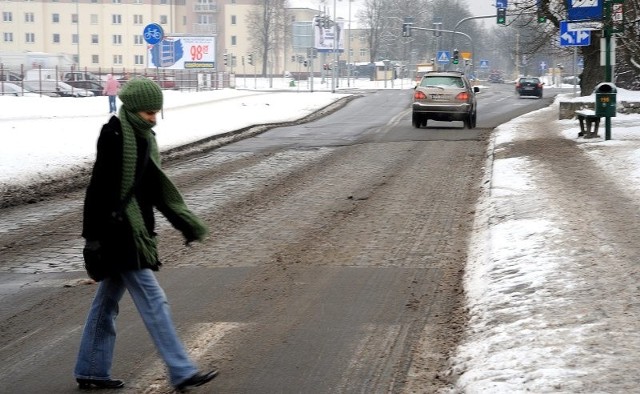 Zima i śnieg kryją mankamenty ulicy Łukasińskiego. Gdy tylko zrobi się cieplej, pojawią się w całej okazałości.