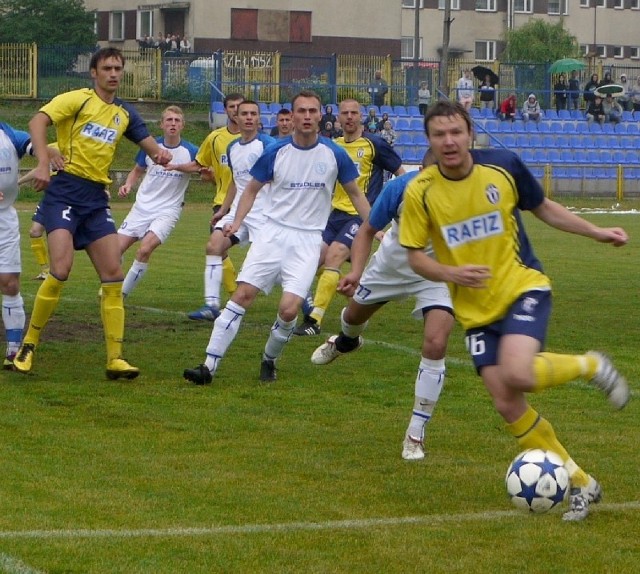Andrij Małyk (na pierwszym planie z piłką) zdobył w sobotę dwie bramki, a mógł co najmniej pięć