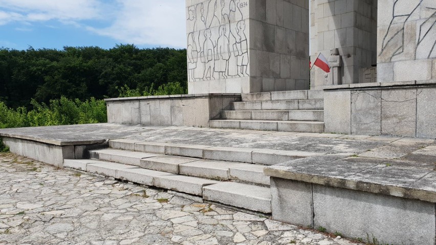 Premier Mateusz Morawiecki na Górze św. Anny obiecał remont Pomnika Czynu Powstańczego 