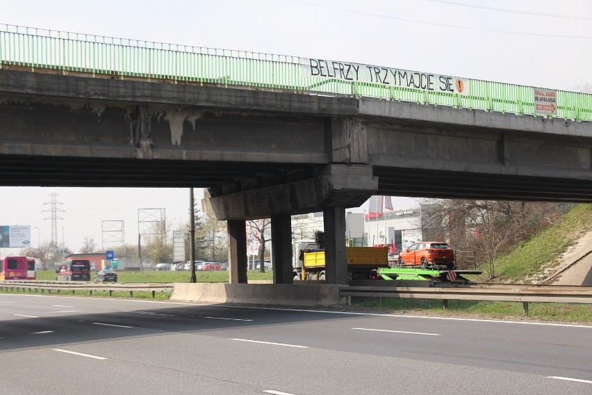 Na wiadukcie nad trasą S1 w Sosnowcu pojawił się baner...