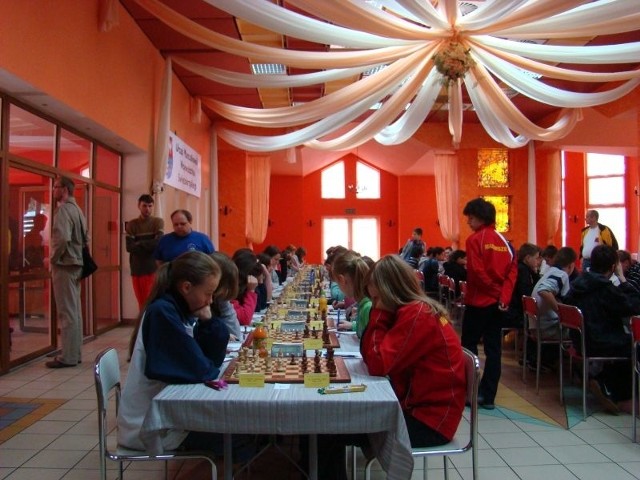 Szachiści rywalizują w Sielpi.