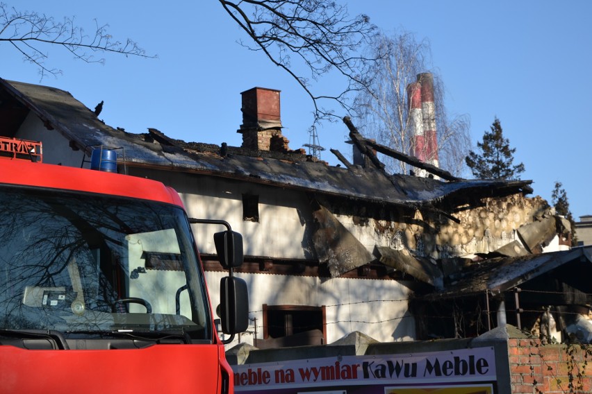 Aż 24 zastępy strażaków gasiły potężny pożar w Rybniku-Chwałowicach [ZDJĘCIA]