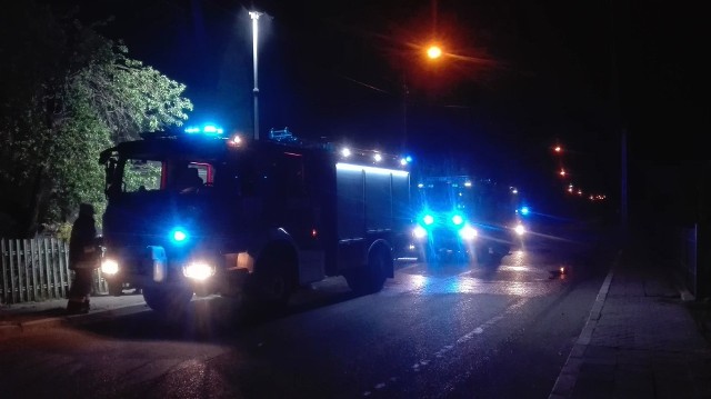 Strażacy OSP Złotoria gasili dom mieszkalny w swojej miejscowości. Zdjęcie pochodzi z fanpejdża OSP Złotoria