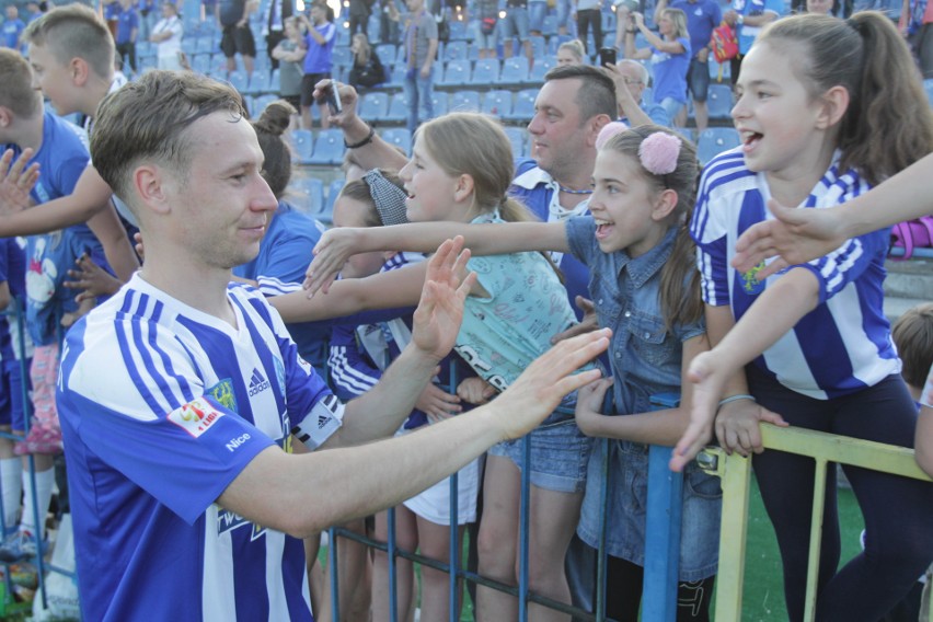 Ruch Chorzów - GKS Katowice 1:0. Tak cieszyli się kibice i piłkarze Niebieskich ZDJĘCIA