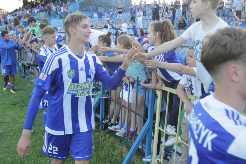 Ruch Chorzów - GKS Katowice 1:0. Tak cieszyli się kibice i piłkarze Niebieskich ZDJĘCIA