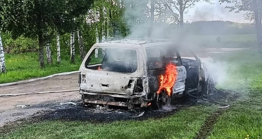 Właściciel garażu sam wyprowadził płonące auto z budynku