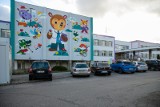 Białystok. Nowa elewacja i odnowiony mural na Uniwersyteckim Dziecięcym Szpitalu Klinicznym