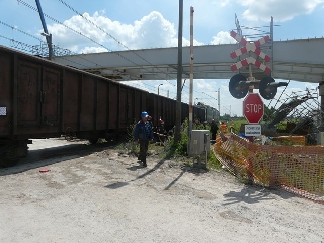Wypadek na przejeździe kolejowym w Marzenienie