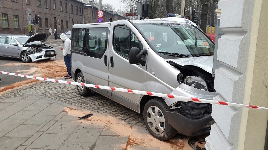 Wypadek przy ul. Przędzalnianej. Zderzyły się dwa auta