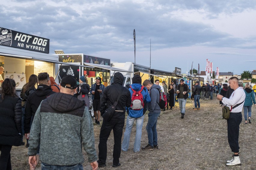 15 złotych za kubek piwa, 40 złotych za większą kanapkę czy...