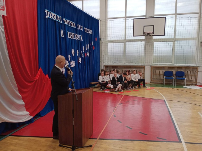 Uroczyste akademie z okazji Święta Niepodległości w szkołach z gminy Grójec. Zobacz zdjęcia