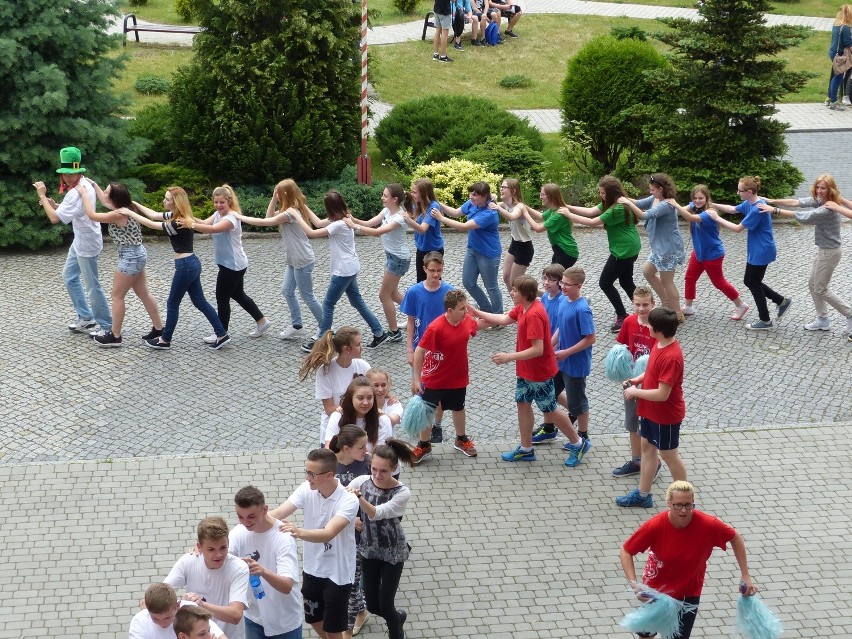 Uczniowie przez 60 minut tańczyli... dla zdrowia
