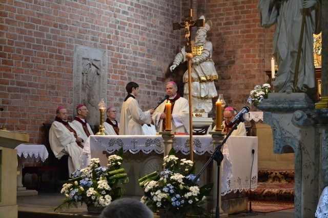 Biskup Jan Wieczorek świętował w sanktuarium w Rudach swoje 80 urodziny [ZDJĘCIA]