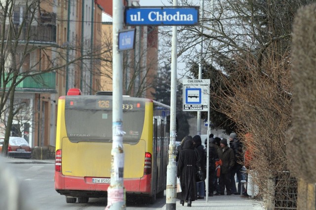 Na zakończenie miesiąca, ciepły listopad pokazał nam swoje zimowe oblicze. W czwartek (29.11.2018) nad ranem termometry we Wrocławiu pokazały - 5,5 stopnia Celsjusza. To największy listopadowy przymrozek jak do tej pory. Jeszcze zimniej może być w nocy z czwartku na piątek. A później czeka nas pogodowa niespodzianka. Zobaczcie prognozę na najbliższe dni na kolejnych slajdach w naszej galerii. 