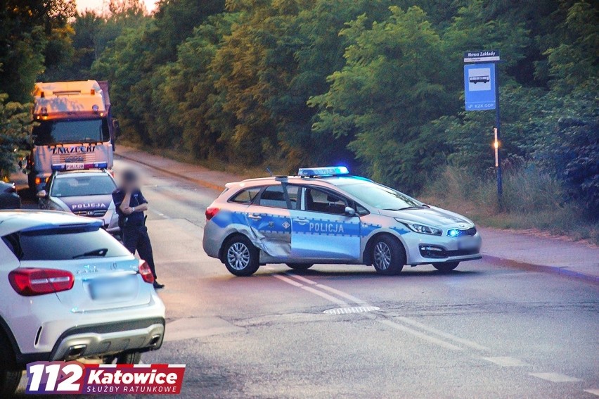 Wypadek policyjnego radiowozu w Chorzowie. Rannych zostało dwóch policjantów ZDJĘCIA