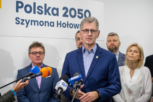 Podlascy parlamentarzyści PL2050: na pierwszym planie senator elekt Maciej Żywno, za nim, z prawej Barbara Okuła, która została posłanką Sejmu X kadencji