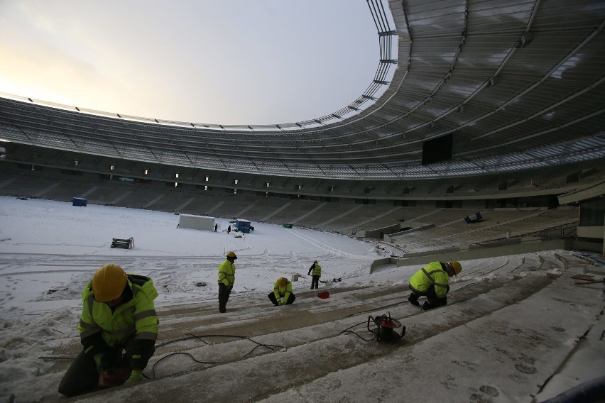 Odśnieżanie dachu Stadionu Śląskiego