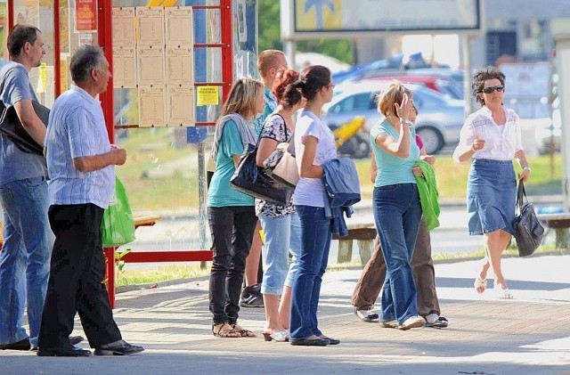 Liczba pasażerów spada z roku na rok. Problem mają ci, których wciąż nie stać na kupno i utrzymanie auta.