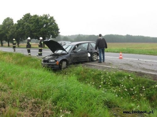 Osobowe bmw wjechalo w dwóch pieszych. Jeden z nich zginąl...