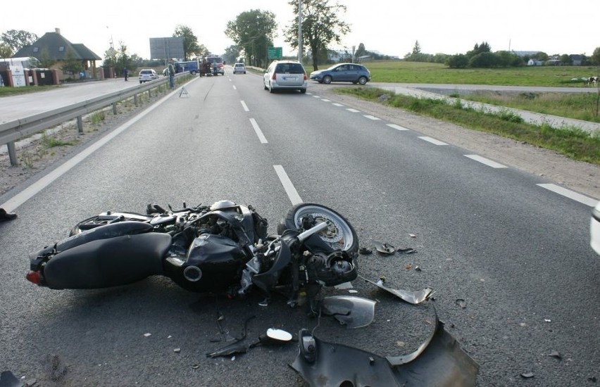 Śmiertelny wypadek motocyklisty! Mimo natychmiastowej pomocy mężczyzna zmarł (nowe fakty, zdjęcia)