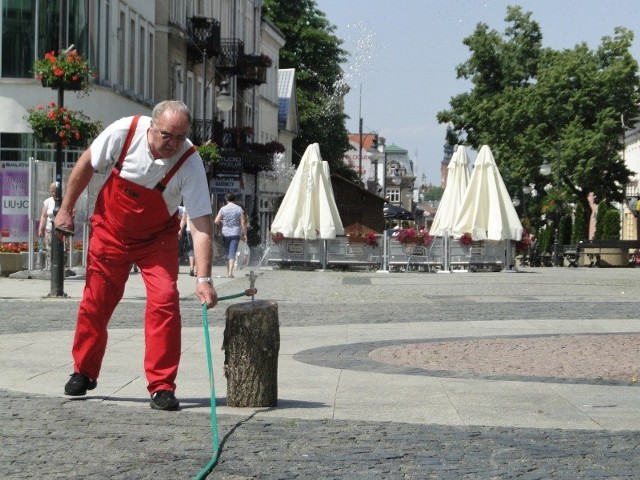 Obecne zraszacze znajdujące się na deptaku nie są zbyt piękne, ale spełniają swoją rolę. Radomianie woleliby jednak coś ładniejszego.