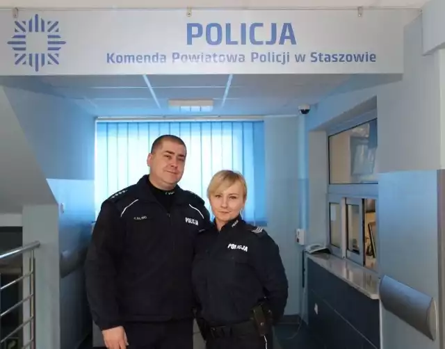 Aspirant sztabowy Tomasz Bilski i sierżant sztabowy Mariola Marszałek ratowali 62-letniego desperata