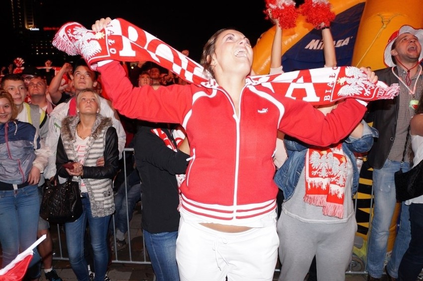 Polacy mistrzami świata! Tak po meczu bawią się Katowice. Kibice i fajerwerki [ZDJĘCIA, WIDEO]