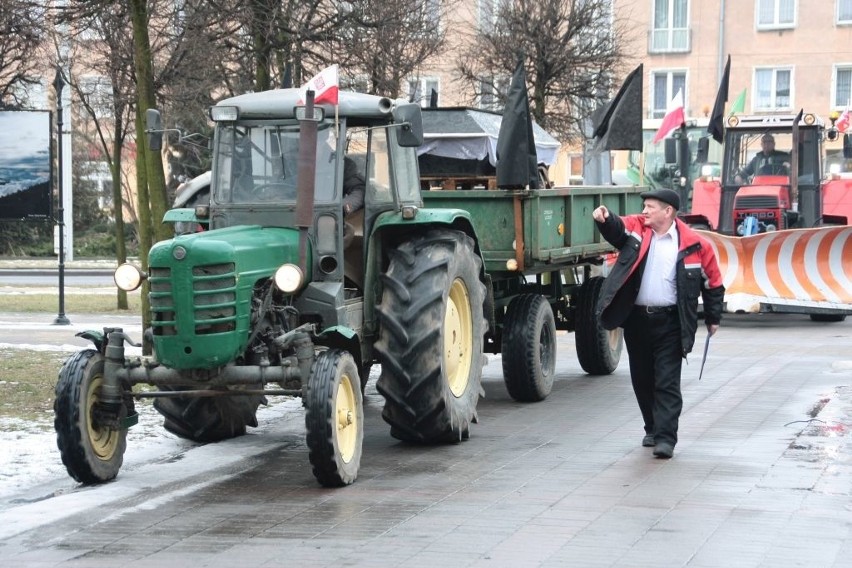 Rolnicy są już na moście udają się w stronę Grupy