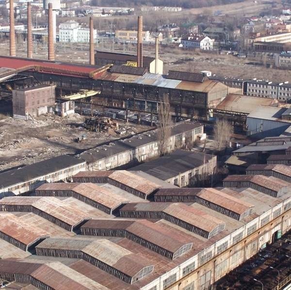 Blisko siedemdziesiąt takich dachów czeka na sprawdzenie.