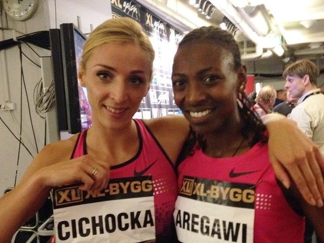 Angelika Cichocka ze Szwedką Abeba Aregawi, która ustanowiła rekord Europy na 1500 m.