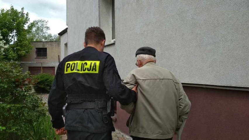 Policjanci pomogli sędziwemu mieszkańcowi Inowrocławia...
