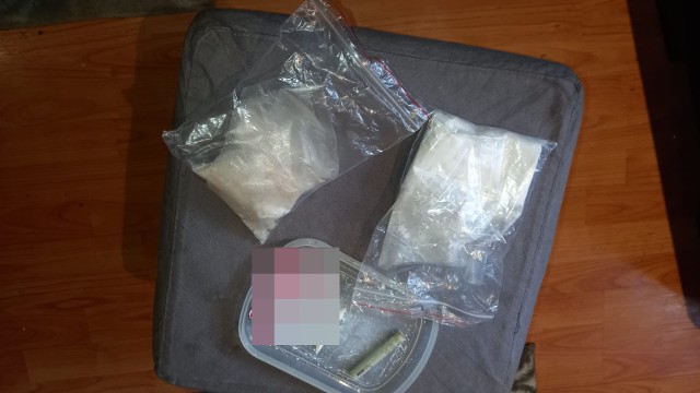 Policjanci w mieszkaniu 27-latka zabezpieczyli blisko 300 gramów różnych narkotyków
