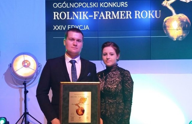 Dominik Nogajczyk wraz z żoną podczas uroczystej gali konkursowej Rolnik - Farmer Roku.
