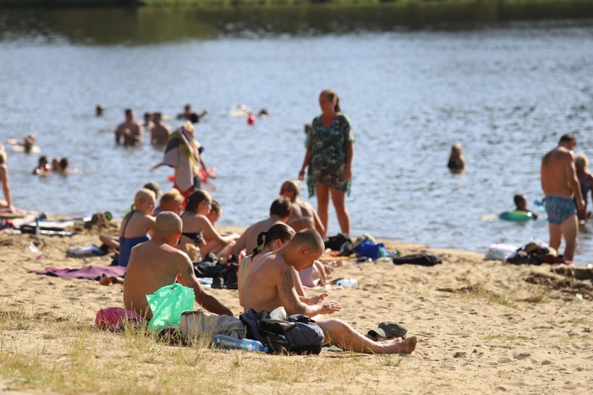 Kąpielisko na Dolinie Trzech Stawów w upalne letnie...